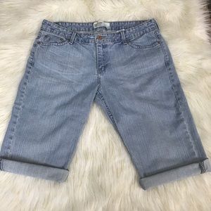 Women’s Levi’s low rise cut jeans size 15 Jr